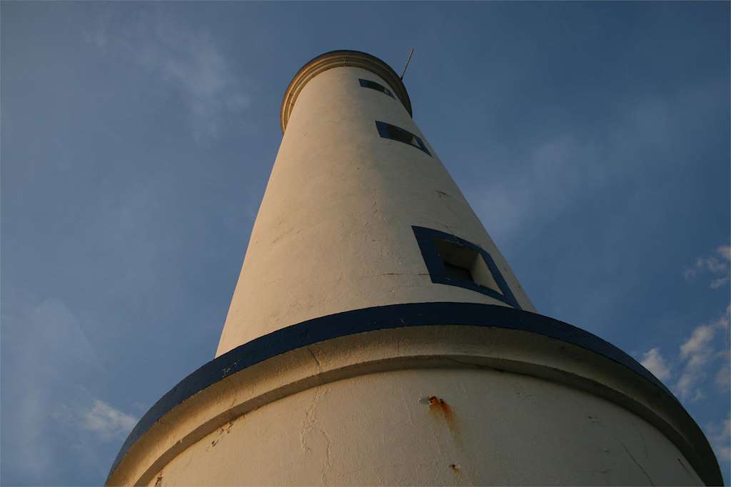 Faro de Cabo Home en Cangas de Morrazo