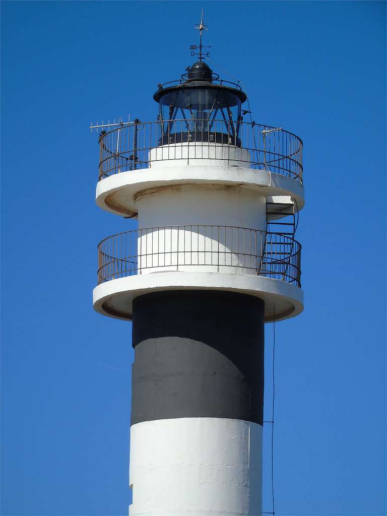 Faro de Punta Atalaia en Cervo