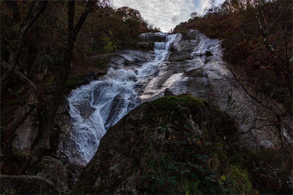 Fervenza do Escouridal en Alfoz do Castrodouro