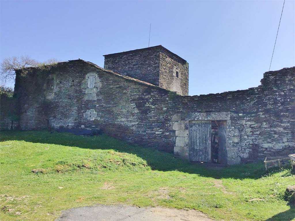 Fortaleza de A Mota en Guntín