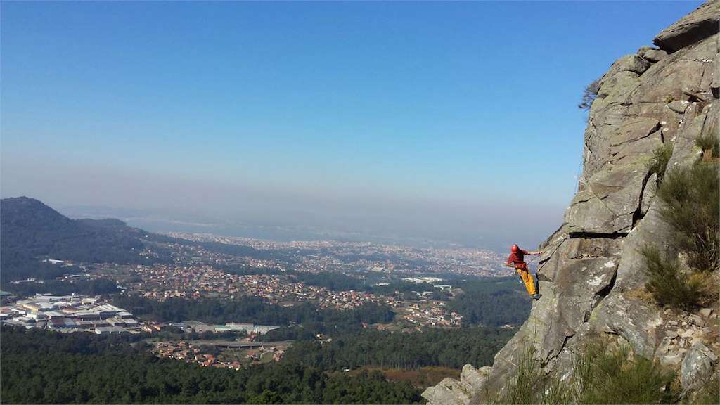 Guía de Escalada José Juan en Fornelos de Montes