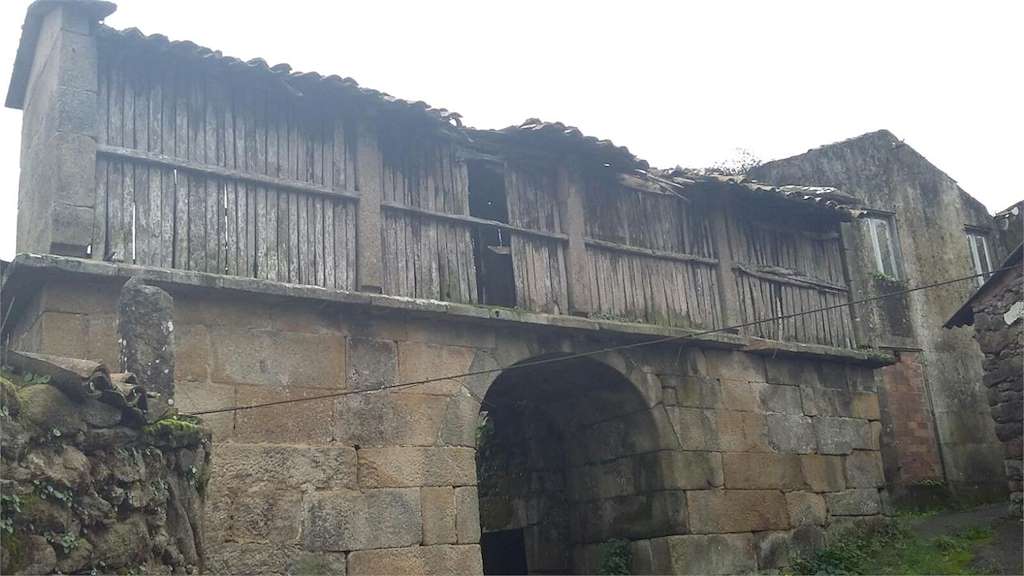 Hórreo do Arco de Castro en Dodro