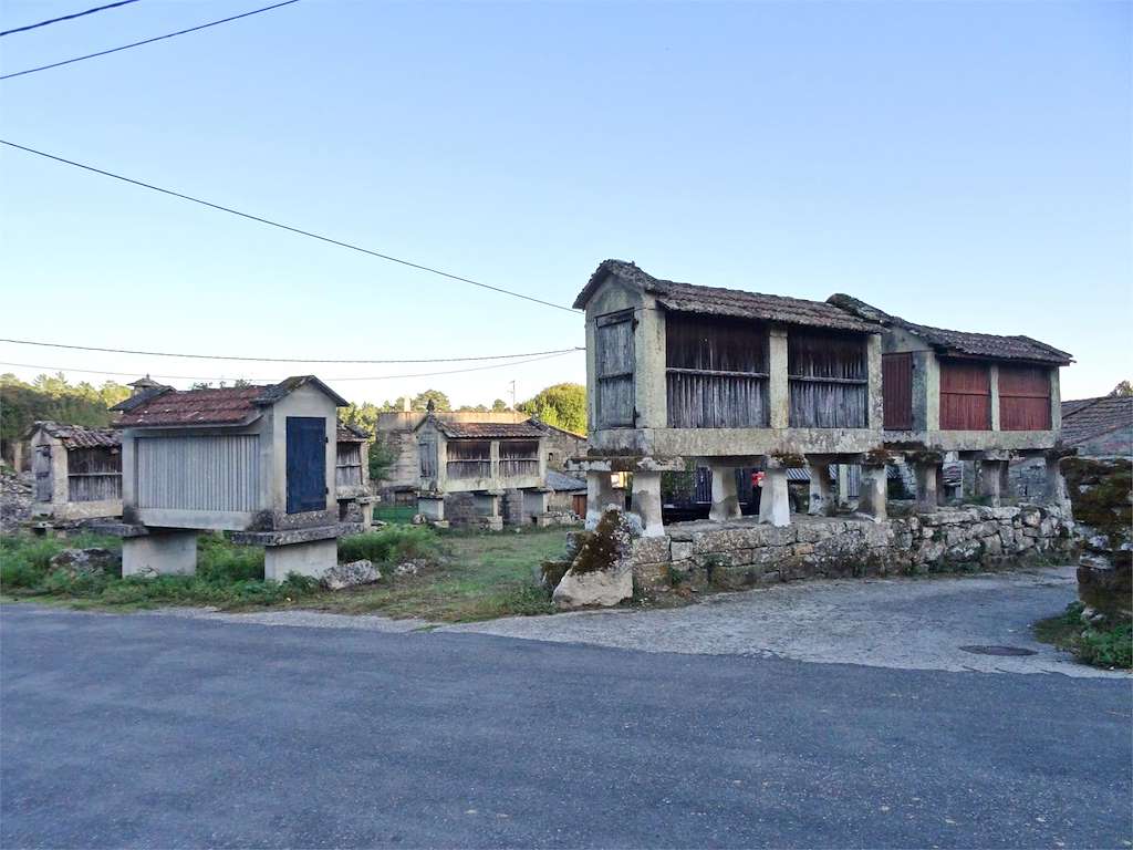 Hórreos de Longos en San Cristovo de Cea