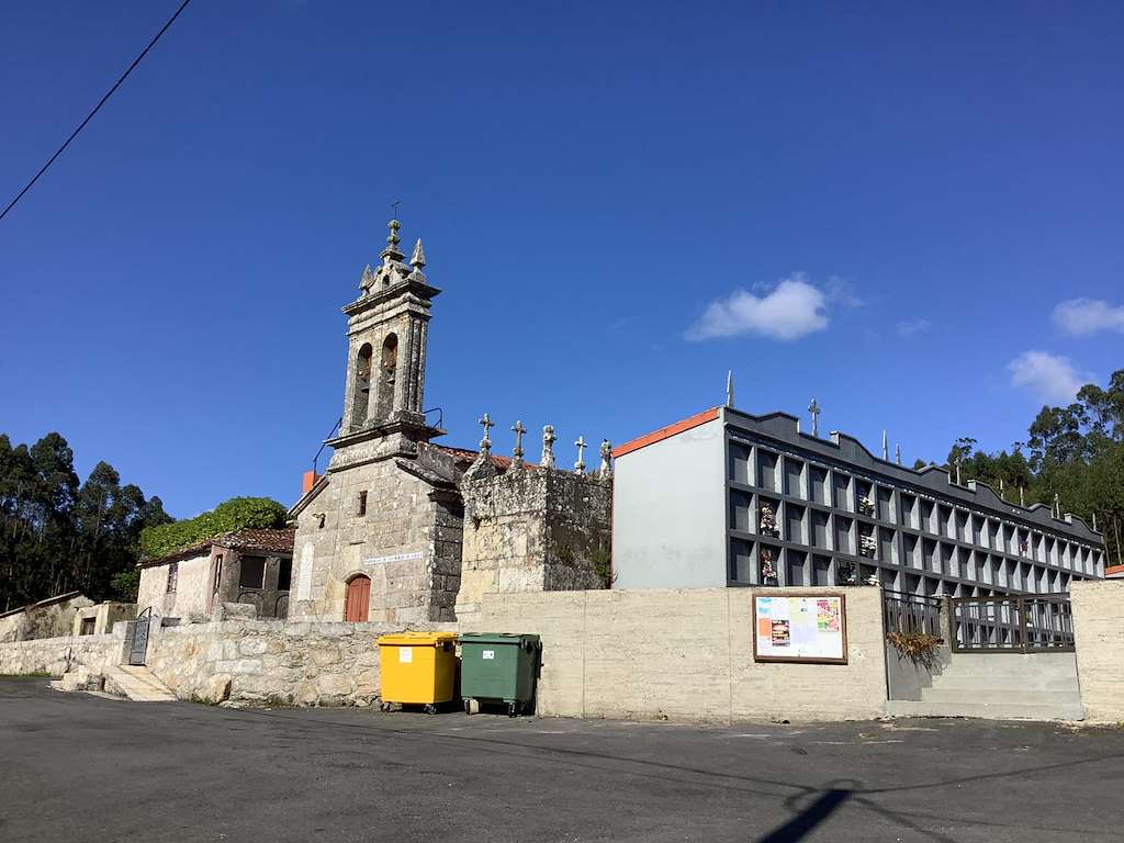 Iglesia de San Amedio de Sarces en Laxe