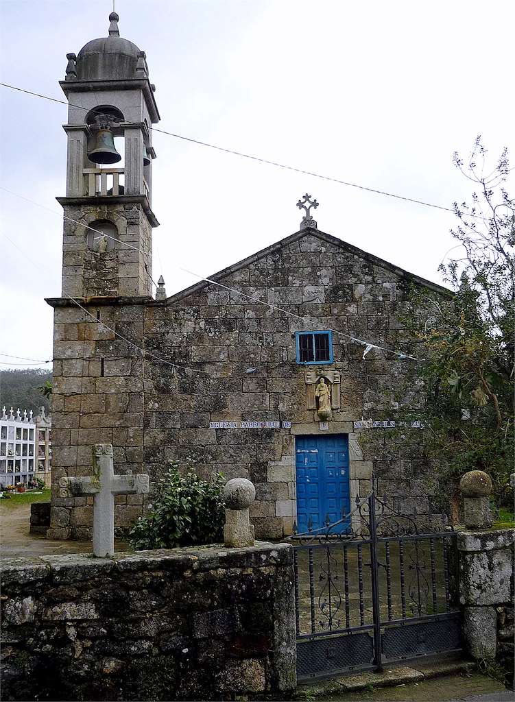 Iglesia de San Andrés de Cures en Boiro
