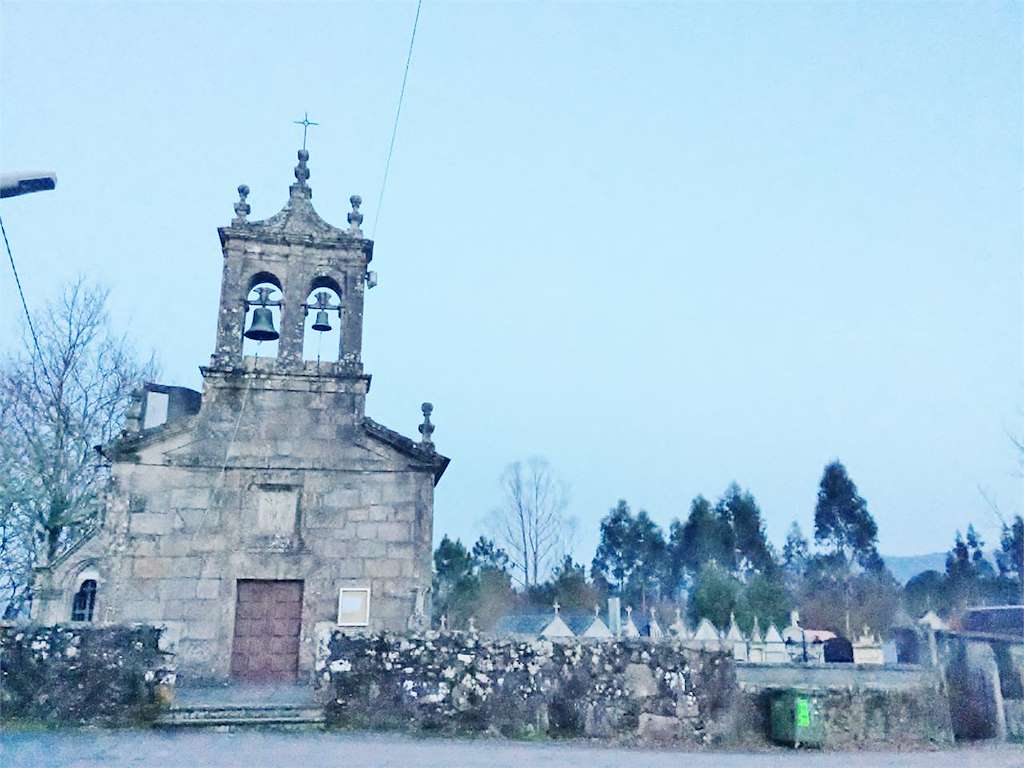 Iglesia de San Andrés de Valiñas en Barro