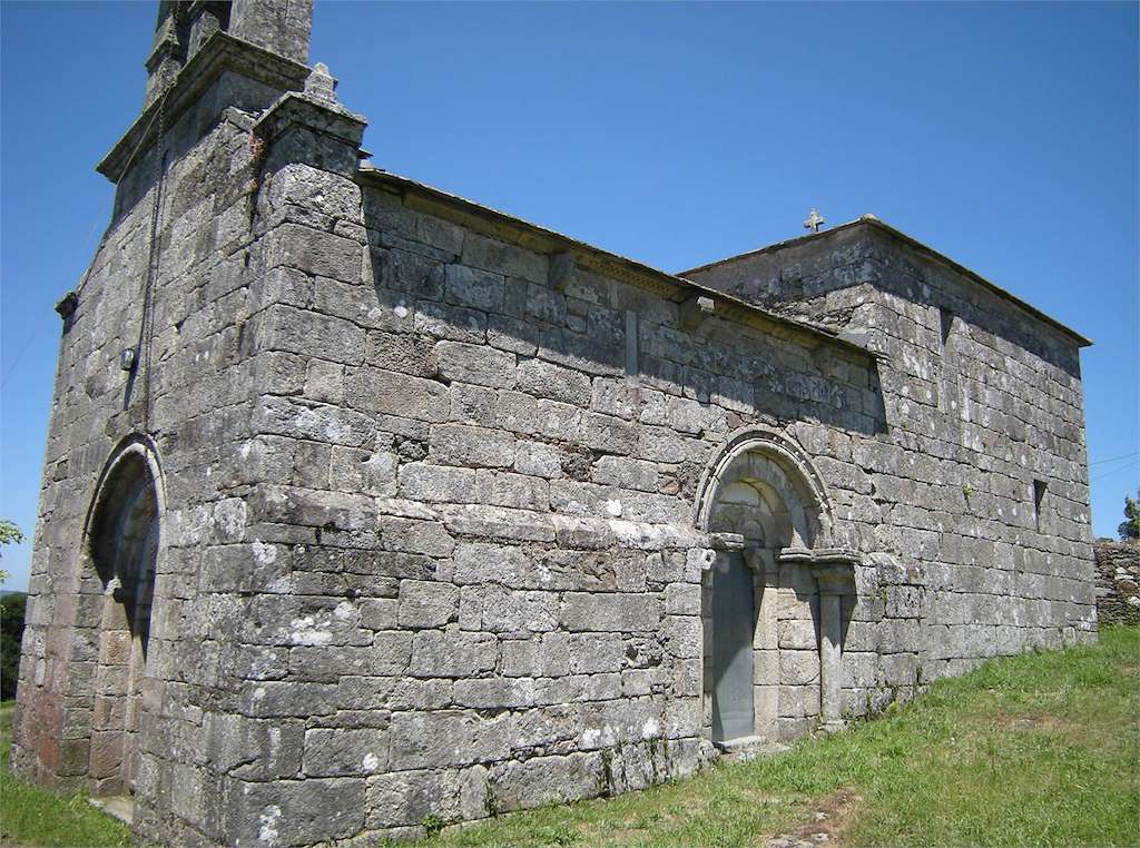 Iglesia de San Esteban de Grallás en O Páramo
