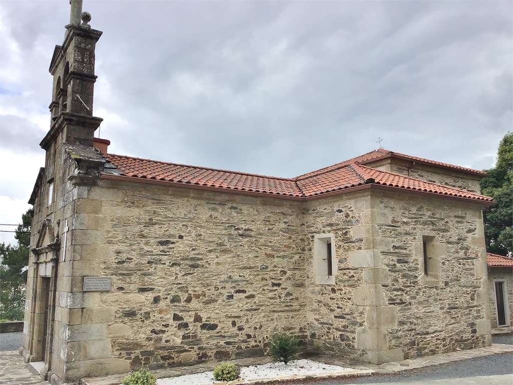 Iglesia de San Esteban de Perlío en Fene