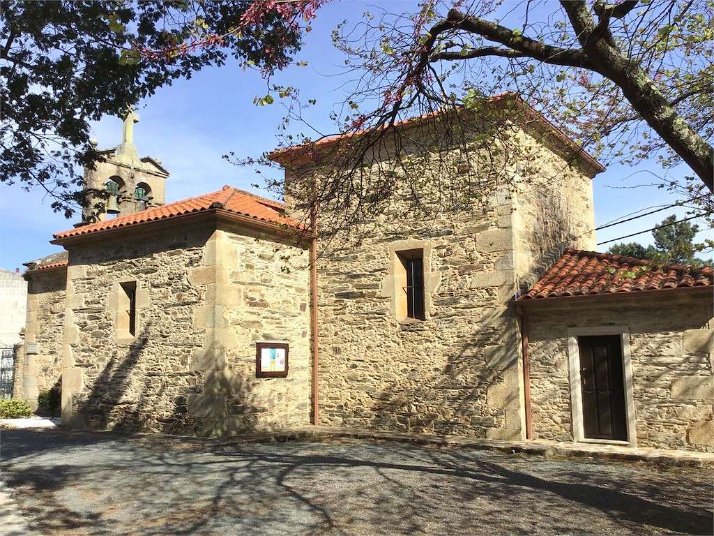 Iglesia de San Esteban de Perlío en Fene