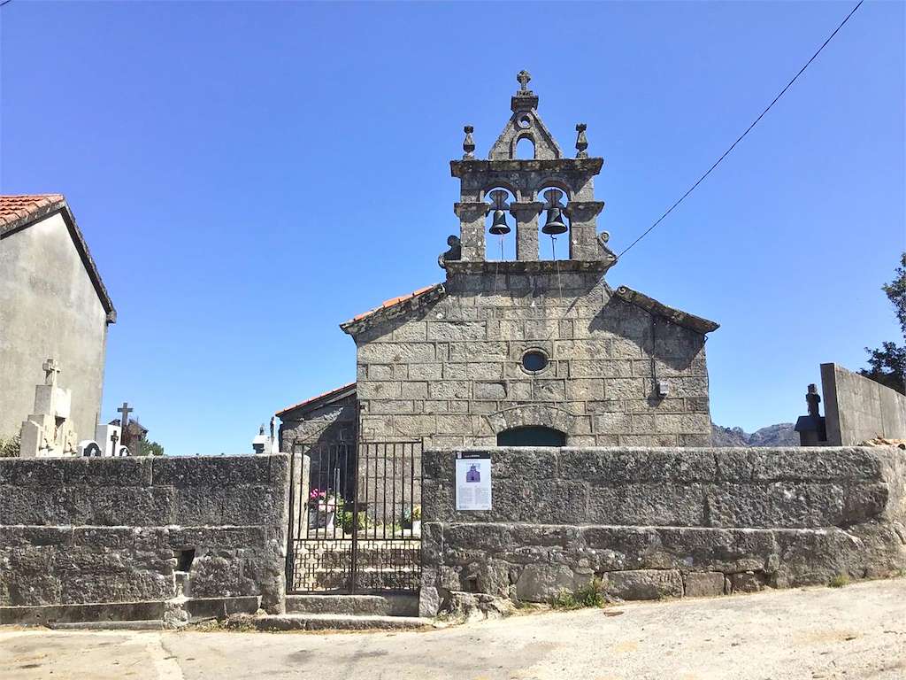 Iglesia de San Facundo de A Pereira en Entrimo