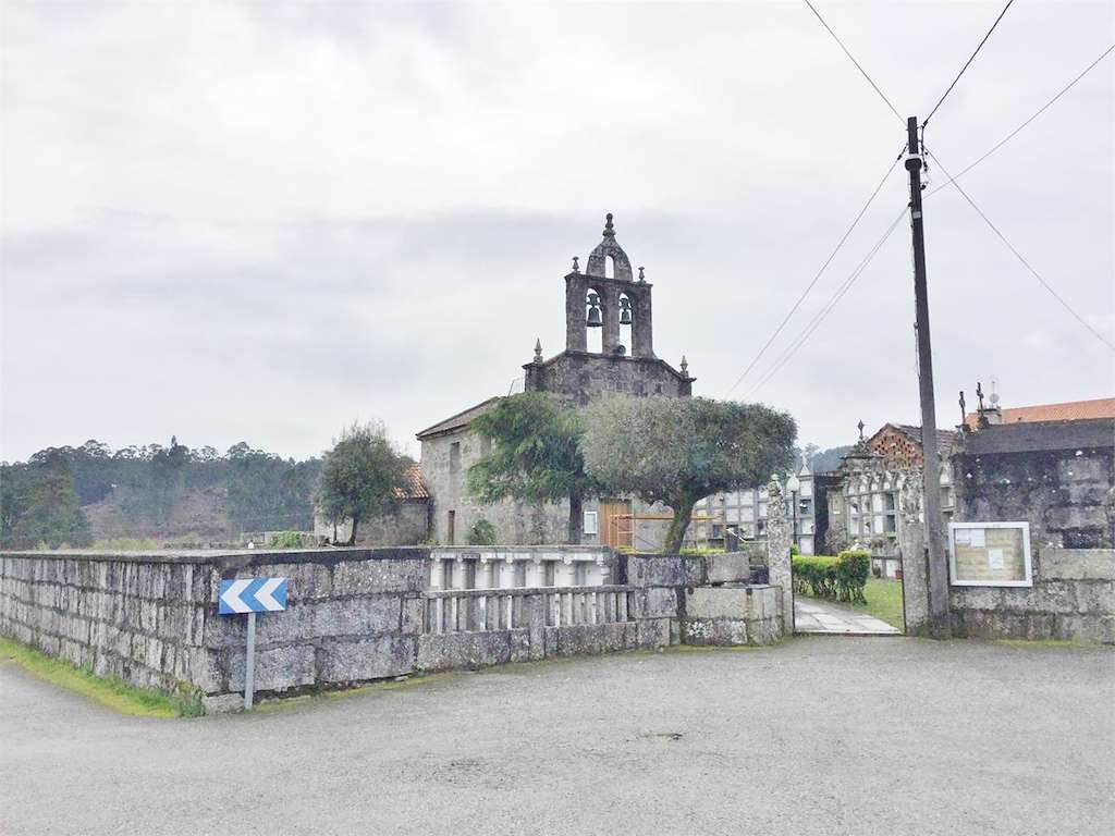 Iglesia de San Fins de Lois en Ribadumia