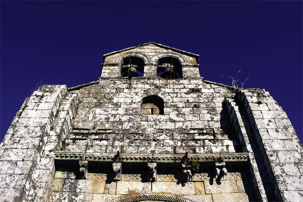 Iglesia de San Julián de Astureses en Boborás