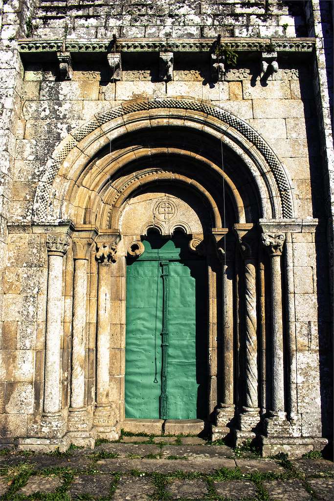 Iglesia de San Julián de Astureses en Boborás
