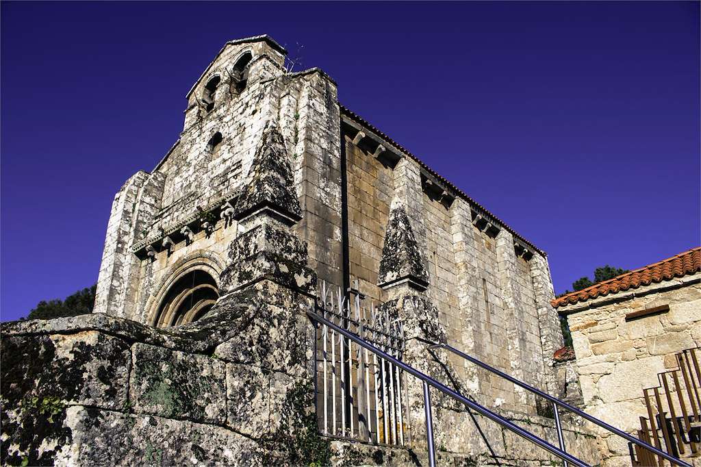 Iglesia de San Julián de Astureses en Boborás