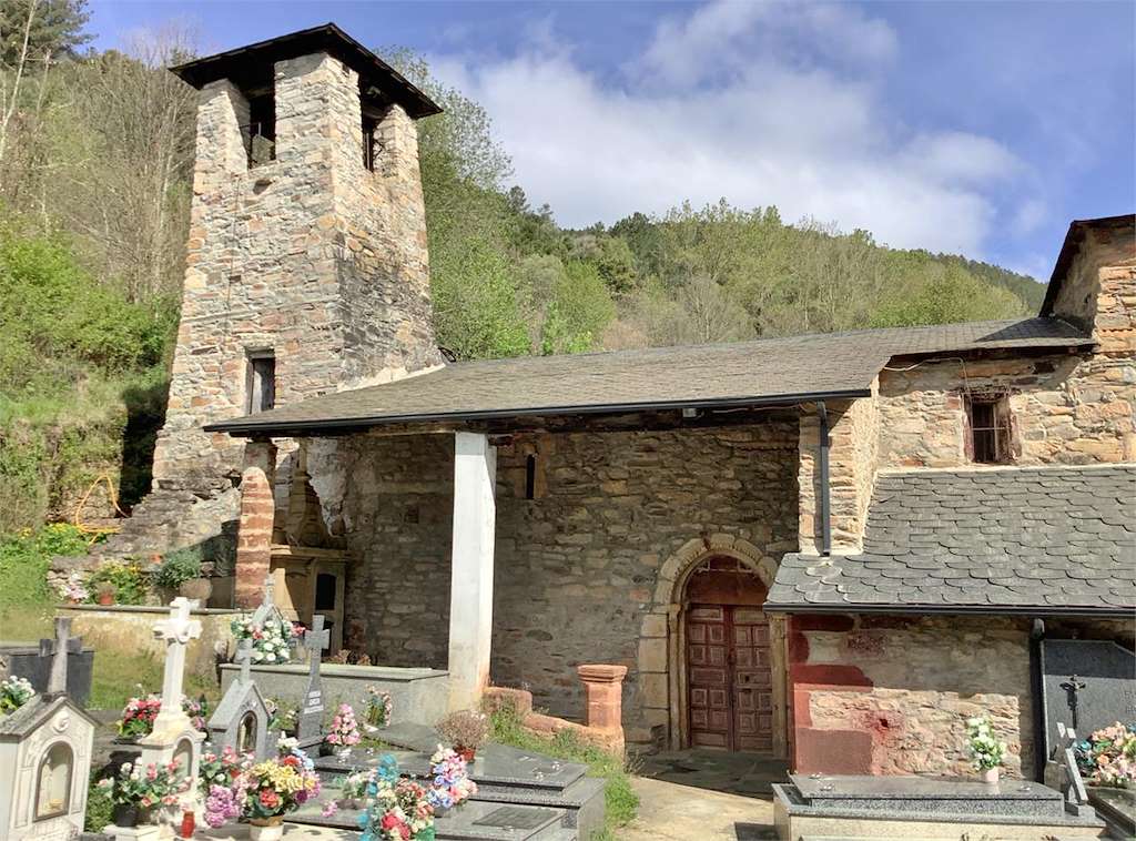 Iglesia de San Julián de Portela en Vilamartín de Valdeorras