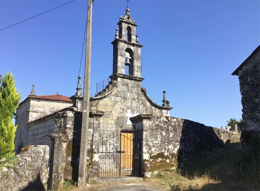 Iglesia de San Lourenzo de A Illa en Entrimo