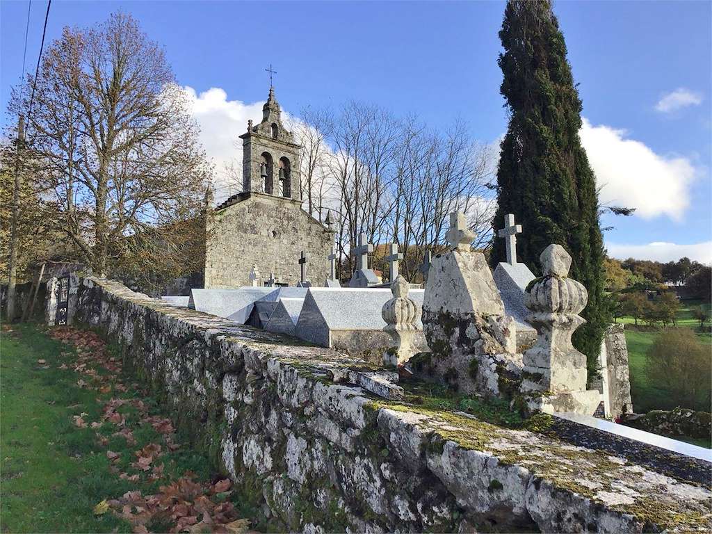 Iglesia de San Lourenzo de Fión en O Saviñao