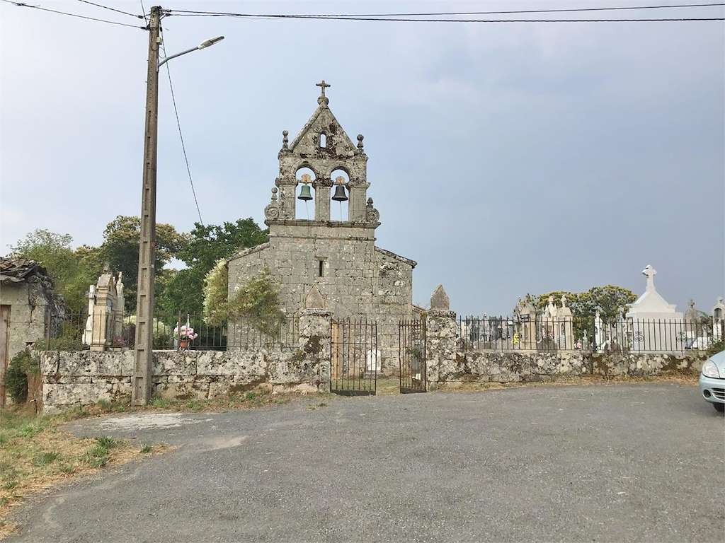 Iglesia de San Mamede de Sobreganade en Porqueira