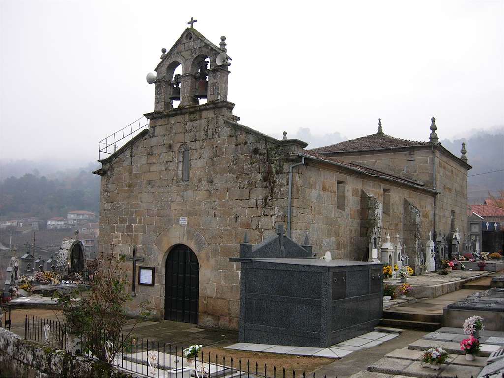 Iglesia de San Martiño de Alongos en Toén