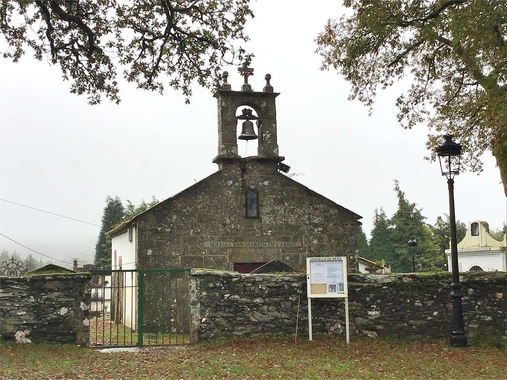 Iglesia de San Martiño de Cabrui en Mesía