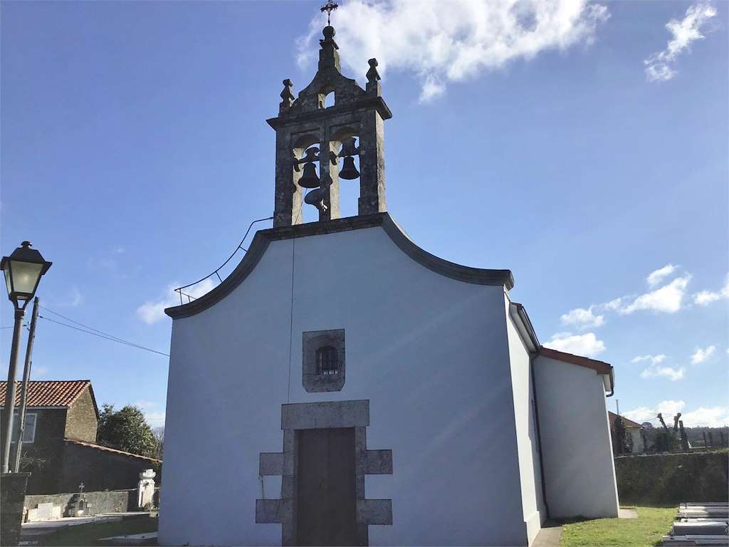 Iglesia de San Martiño de Ledoira en Frades