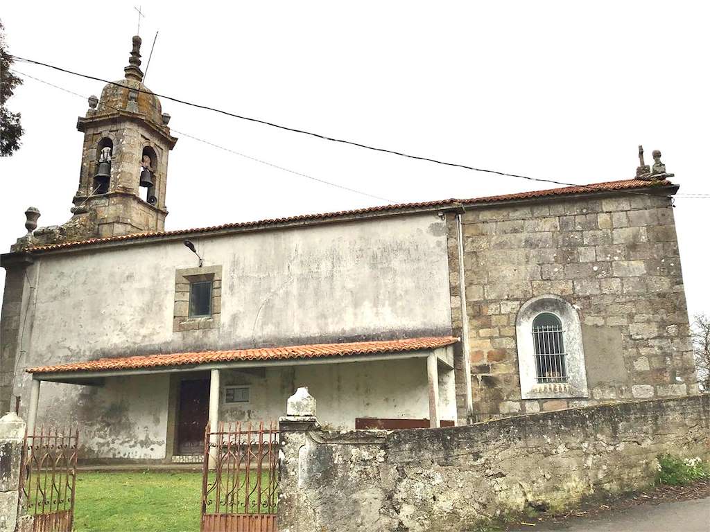 Iglesia de San Martiño de Oca en Coristanco