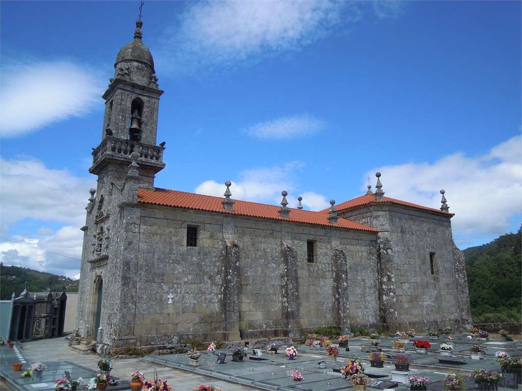 Iglesia de San Miguel de Desteriz en Padrenda