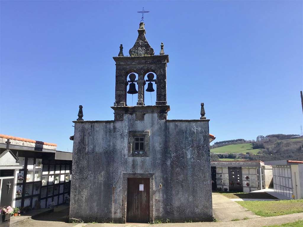 Iglesia de San Miguel de Filgueira de Traba en Oza Cesuras
