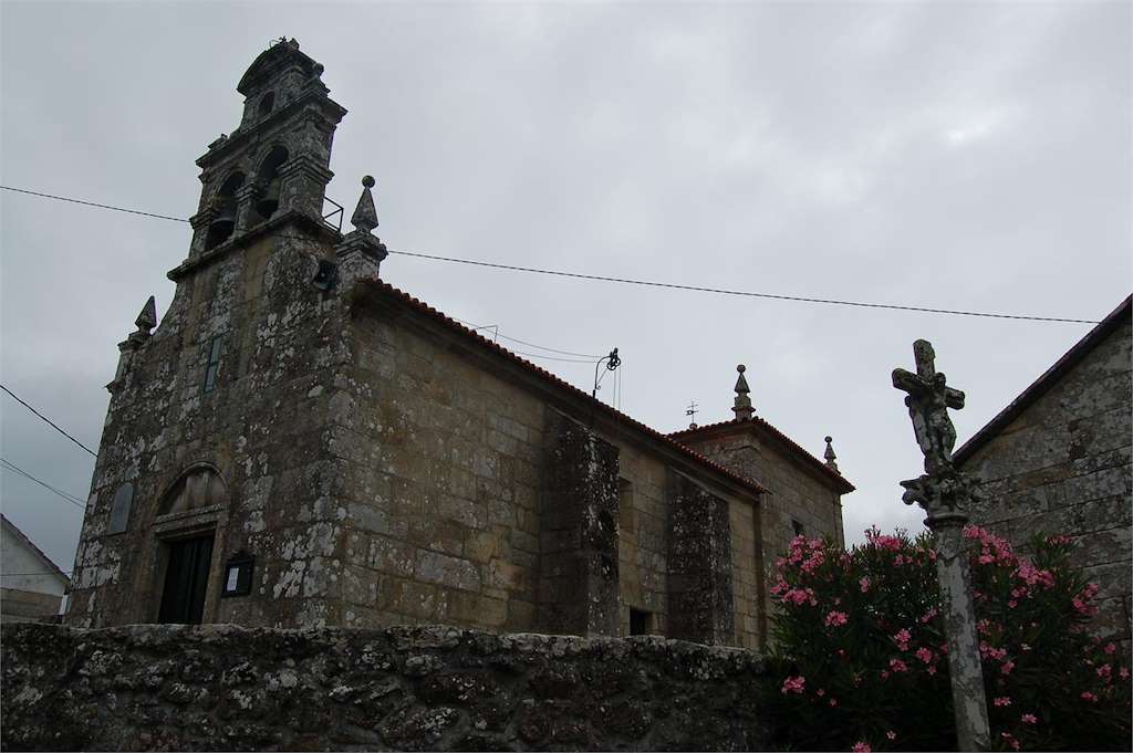 Iglesia de San Miguel de Lores en Meaño