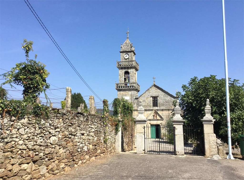 Iglesia de San Miguel de Tabagón en O Rosal