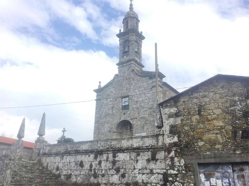 Iglesia de San Ourente de Entíns en Outes