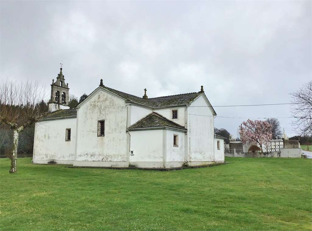 Iglesia de San Pedro de Bazar en Castro de Rei