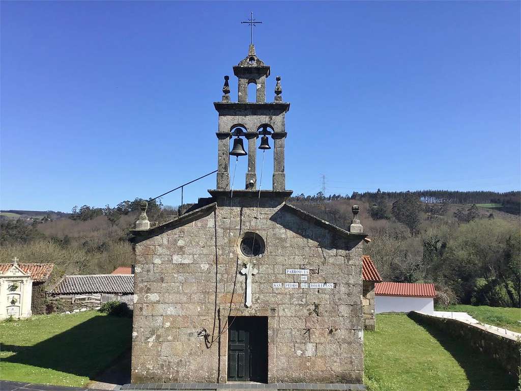 Iglesia de San Pedro de Borrifáns en Oza Cesuras