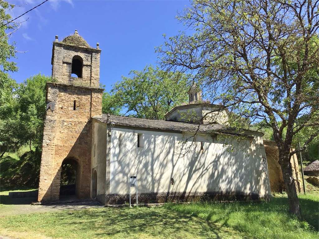 Iglesia de San Pedro de Cadoalla en Becerreá