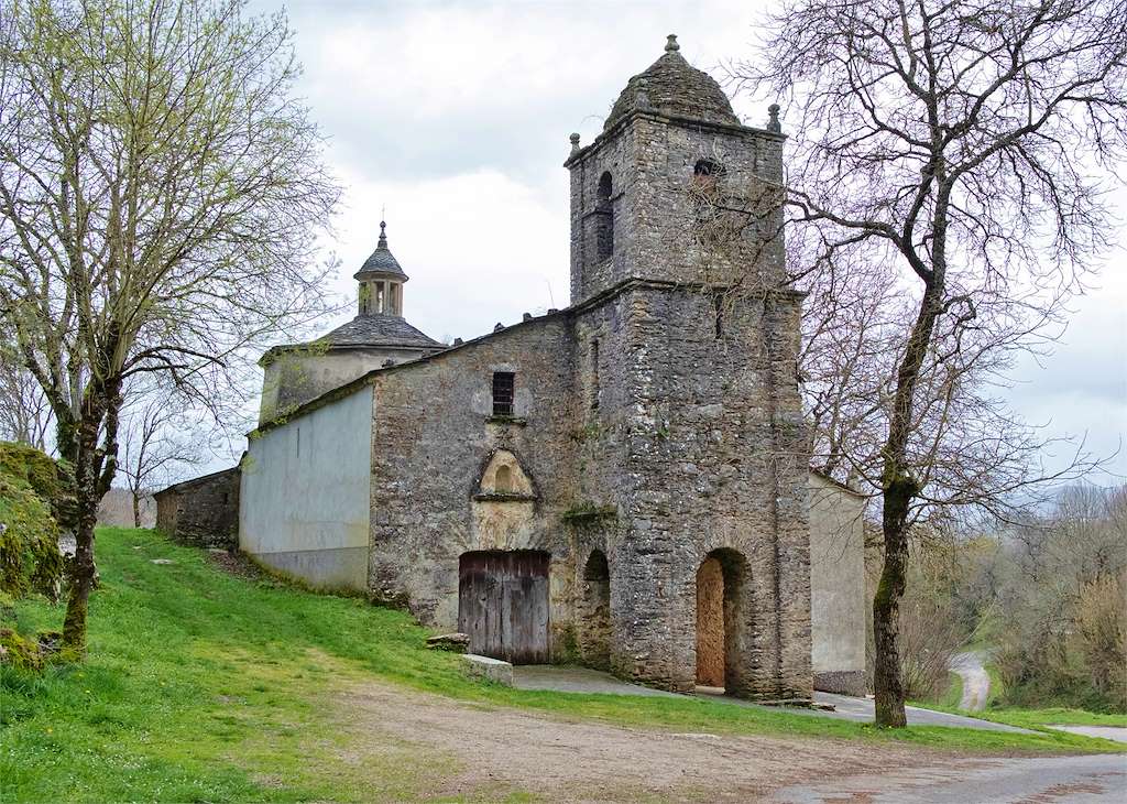 Iglesia de San Pedro de Cadoalla en Becerreá