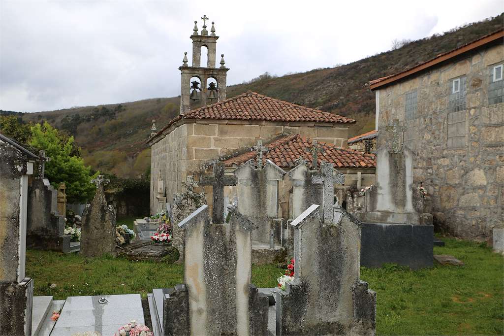 Iglesia de San Pedro de Carpazás en Bande