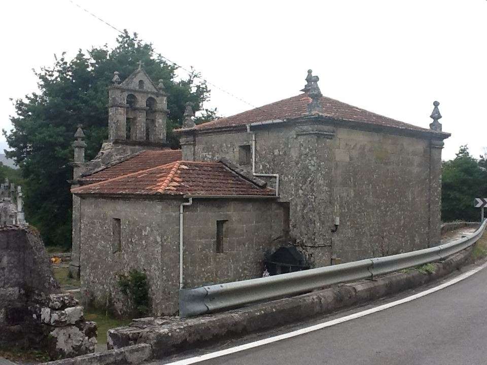 Iglesia de San Pedro de Dadín en O Irixo