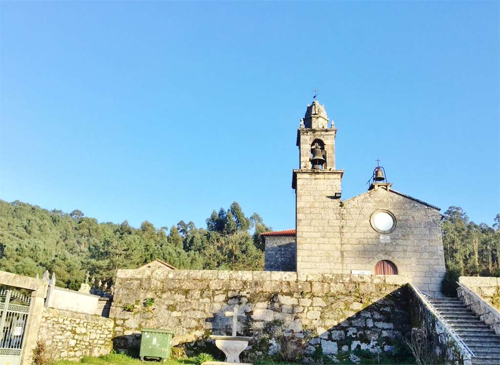 Iglesia de San Pedro de Lantaño en Portas