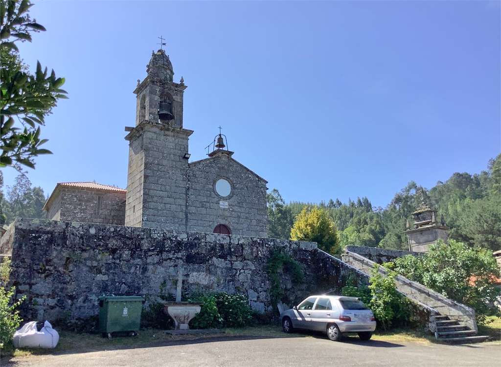 Iglesia de San Pedro de Lantaño en Portas