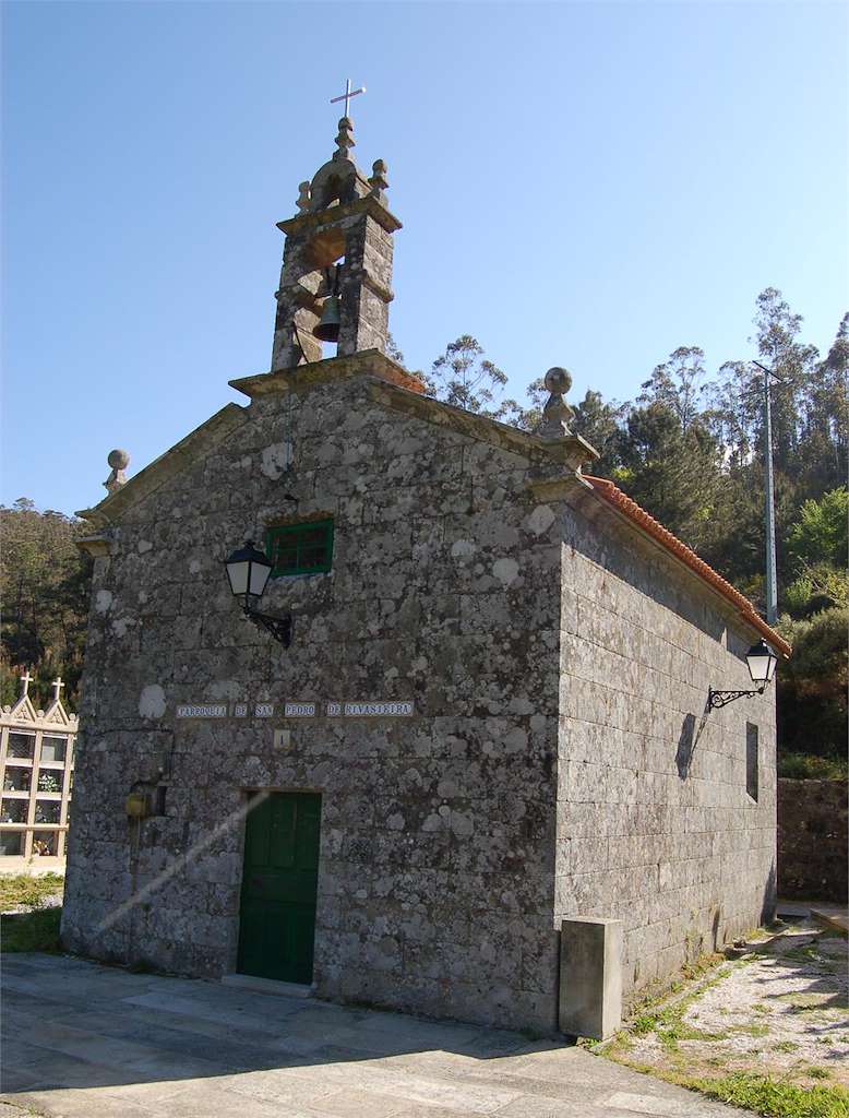Iglesia de San Pedro de Ribasieira en Porto do Son