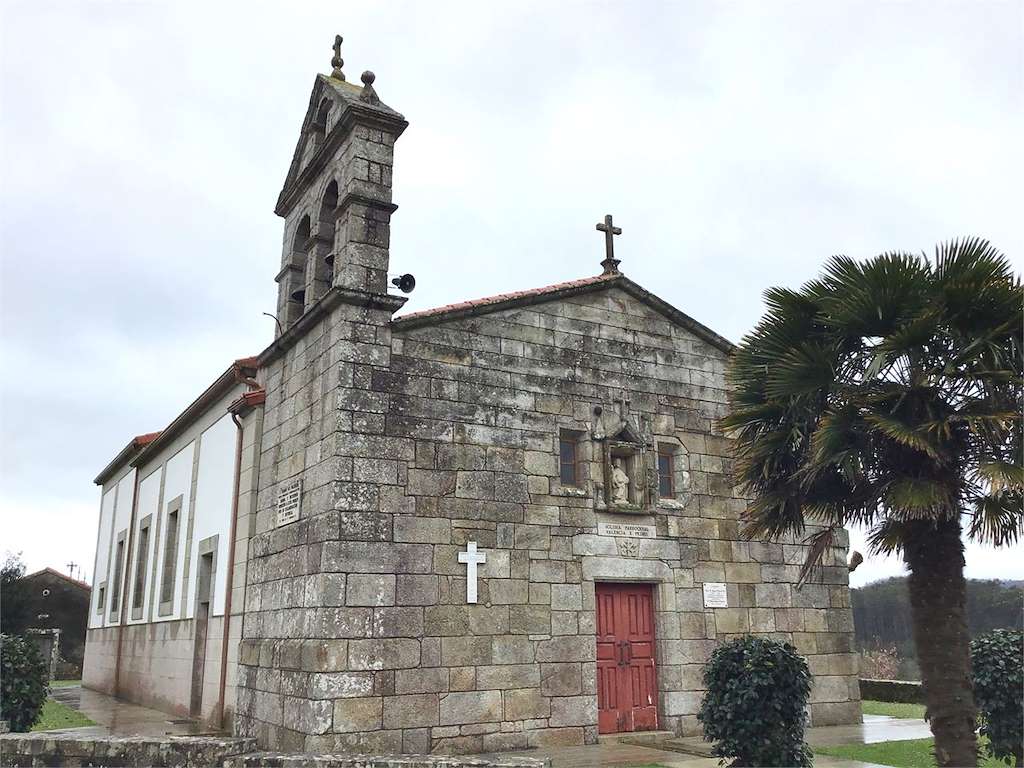 Iglesia de San Pedro de Valenza en Coristanco