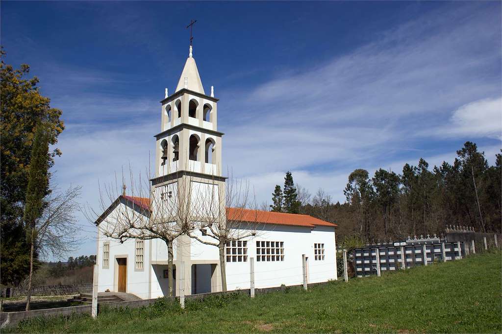 Iglesia de San Pedro de Viñós en Arzúa