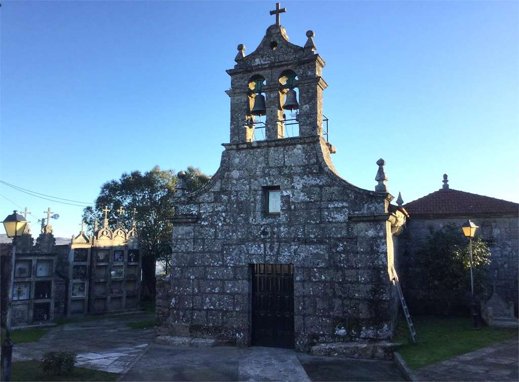 Iglesia de San Sadurniño de Amoedo en Pazos de Borbén