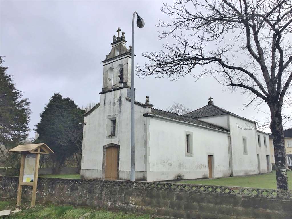 Iglesia de San Salvador de Pacios en Castro de Rei