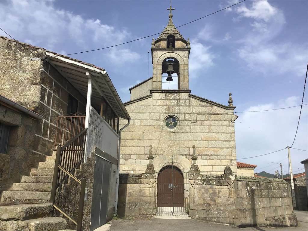 Iglesia de San Salvador de Vilar de Rei en Trasmirás