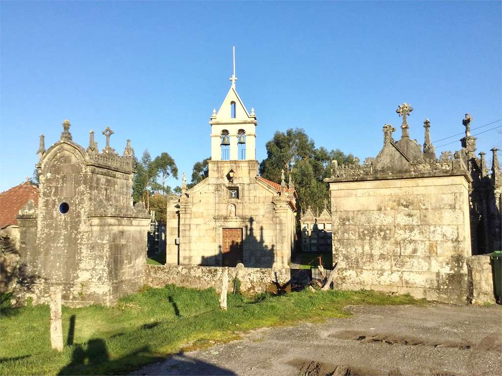 Iglesia de San Salvador de Xunqueiras en Pazos de Borbén