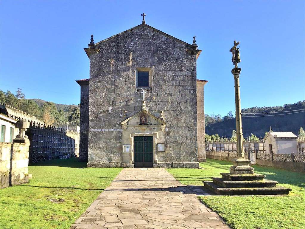 Iglesia de San Tirso de Cando en Outes