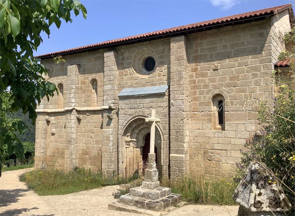 Iglesia de San Vicente de Pombeiro en Pantón