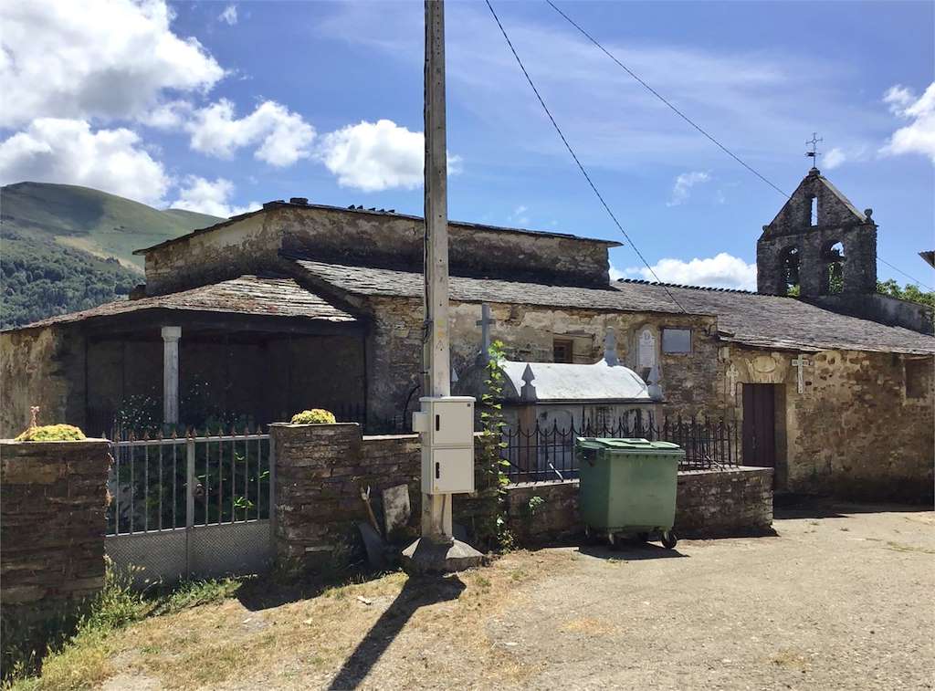 Iglesia de San Xoán de Lóuzara en Samos