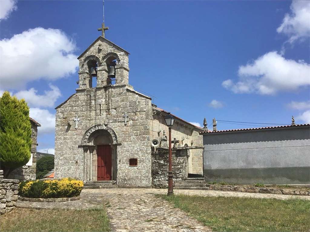 Iglesia de San Xulián de Ventosa en Agolada